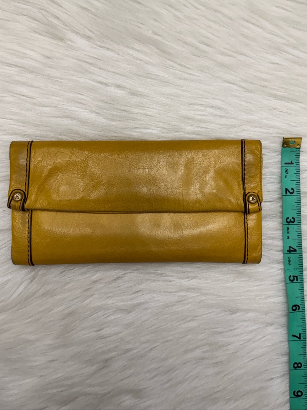 HOBO - INTERNATIONAL YELLOW SOFT LEATHER SADIE LONG WALLET MAGNETIC CLOSURE - Picture 15 of 16